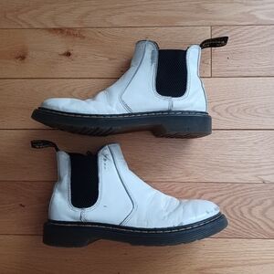 Kids Doc Martens Chelsea Boots (Size: 4)